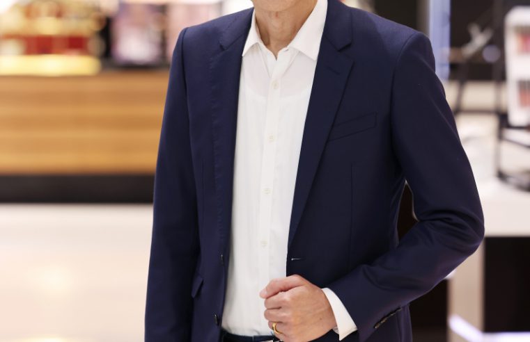 บอสใหญ่ อนันต์ ตันติปัญญาคุณ แห่งห้างโรบินสัน ในเครือเซ็นทรัล รีเทล ตอกย้ำการเป็นเดสติเนชันที่สร้างความสุขในทุก ๆ วันของชีวิต เปิดแคมเปญใหญ่ต้อนรับปีใหม่ “ROBINSON SEASON OF GIVING” (โรบินสัน ซีซั่น ออฟ กิฟวิ่ง)