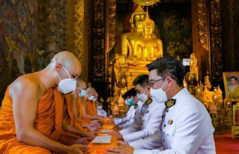 อัญเชิญเทียนพรรษาพระราชทาน ทูลกระหม่อมหญิงอุบลรัตนราชกัญญา สิริวัฒนาพรรณวดี ถวายวัดบวรนิเวศราชวรวิหาร และวัดมังกรกมลาวาส