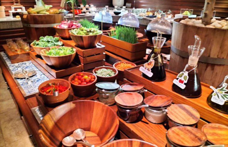 Dinner Buffet บุฟเฟต์นานาชาติ ที่ห้องอาหารริมน้ำ River Cafe & Terrace