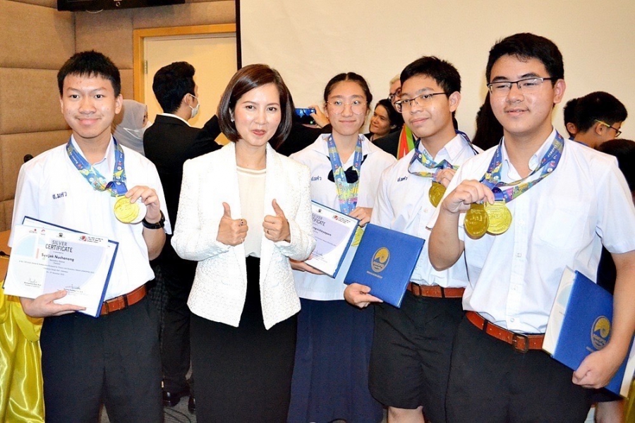 กระทรวงศึกษาฯ มอบรางวัลการแข่งขันวิชาการคณิต-วิทย์ ระดับนานาชาติ ประจำปี 2566 เชื่อมั่นศักยภาพเยาวชนไทย มีความมุ่งมั่นไม่แพ้ชาติใดในโลก