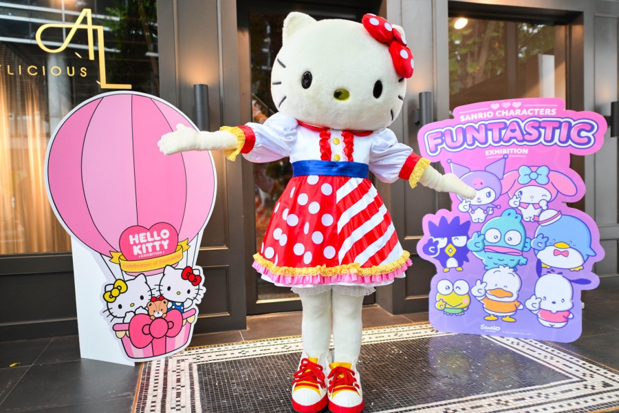 ตัวการ์ตูนระดับตำนานอย่าง Hello Kitty เดินทางมาไทยพร้อมผองเพื่อนจาก SANRIO ในรูปแบบ Immersive Exhibition ปลุกความทรงจำเหนือกาลเวลาชวนทุกวัยมาสร้างความทรงจำและสัมผัสประสบการณ์สุดพิเศษ