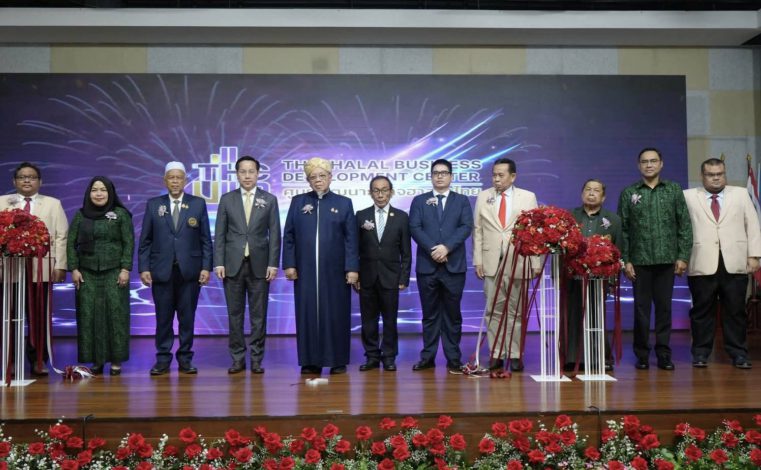 มหาวิทยาลัยเกริกยกระดับอุตสาหกรรมฮาลาลไทย เปิดศูนย์พัฒนาธุรกิจฮาลาลไทย พร้อมเปิดหอประชุมจุฬาราชมนตรี “อาศิส พิทักษ์คุมพล” และมอบทุนการศึกษา สร้างโอกาสแก่เยาวชนไทย