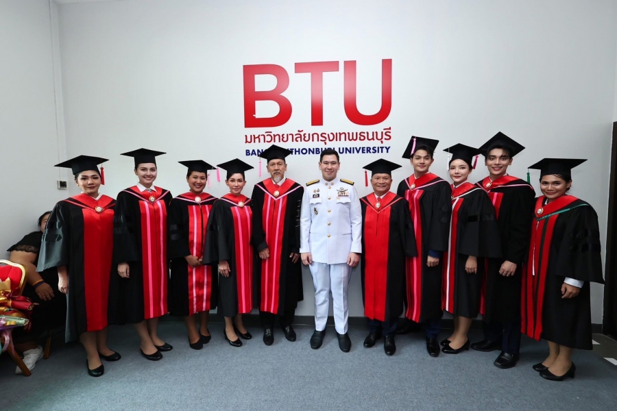 ขอแสดงความยินดีกับ มหาบัณฑิต ปูน ทัศนียา รัตน์วงศ์ ที่สำเร็จการศึกษา ประศาสนศาสตรมหาบัณฑิต สาขาวิชารัฐประศาสนศาสตร์ มหาวิทยาลัยกรุงเทพธนบุรี