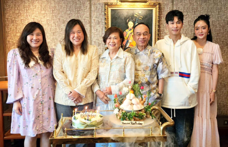 พีท-แก้มบุ๋ม ร่วมอวยพรวันเกิดน้องสาว ที่ห้องอาหารจีนหยก โรงแรม ดิ เอมเมอรัลด์