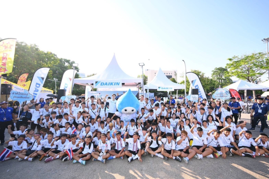 ไดกิ้นสรุปแคมเปญ “We Cheer We Care เชียร์ไทย ใส่ใจโลก” รวมพลังแฟนบอลไทย เก็บขวดรีไซเคิลกว่า 66,465 ขวด ส่งต่อแรงบันดาลใจสู่เยาวชนทั่วประเทศ