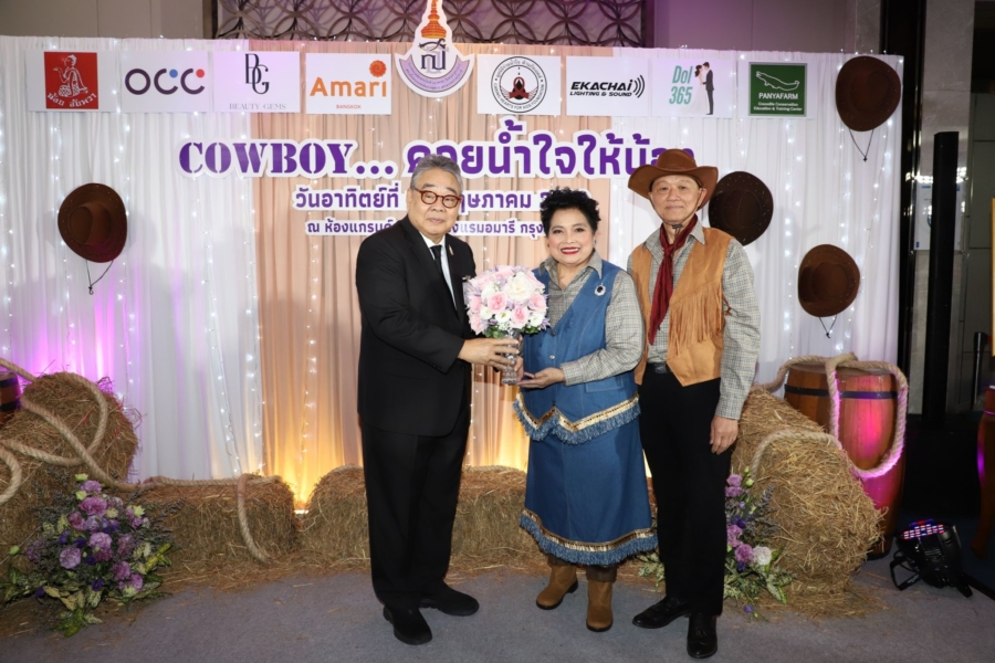 Cowboy…คอยน้ำใจให้น้อง สมเด็จพระกนิษฐาธิราชเจ้า กรมสมเด็จพระเทพรัตนราชสุดาฯ สยามบรมราชกุมารี ทรงโปรดเกล้าฯ ให้ผู้แทนพระองค์ อัญเชิญแจกันดอกไม้พระราชทานพรวันเกิด ดร.สายสม วงศาสุลักษณ์ เนื่องในวันคล้ายวันเกิด ครบ 69 ปี และ ในโอกาสครบรอบ 24 ปีของโรงเรียนโรงเรียนเฉลิมพระเกียรติ ๔๘ พรรษา ในพระราชูปถัมภ์ สมเด็จพระเทพรัตนราชสุดาฯ สยามบรมราชกุมารี นับเป็นพระมหากรุณาธิคุณ อย่างหาที่สุดมิได้ แก่ เจ้าของวันเกิด