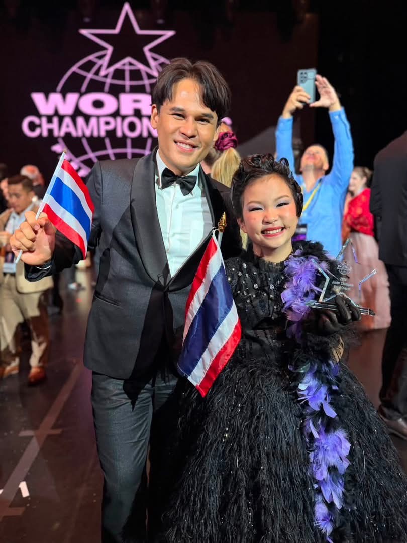 เด็กไทยสุดเจ๋ง ! สร้างชื่อบนเวทีโลก หลังคว้าแชมป์โลกร้องเดี่ยวเยาวชน WCOPA 2026   บันทึกให้เป็นคนไทย คนแรกกับความสำเร็จระดับโลกให้ประเทศไทยในรอบ 28 ปี